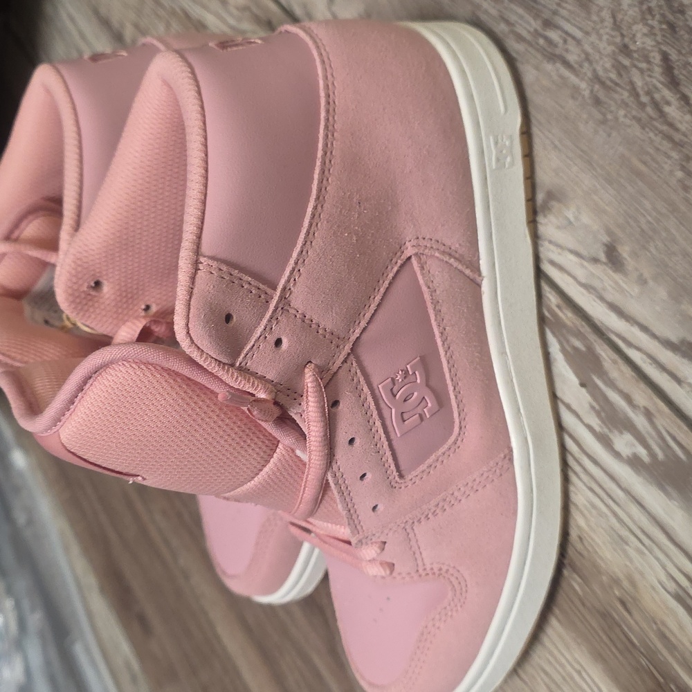 NWT Women's DC MANYECA HI-TOP PINK SNEAKERS. SICK!! & Size 8 - Picture 2 of 10